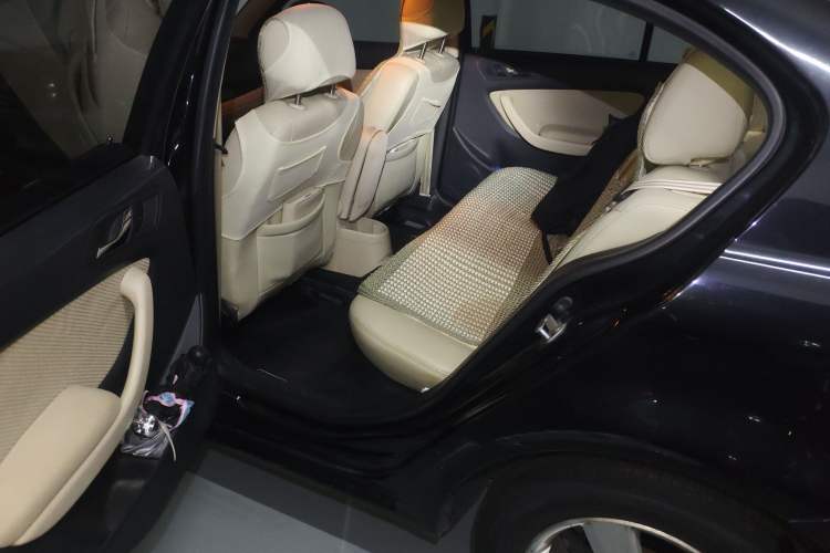 Used Volkswagen Lavida 2011 1.6L Automatic PinYou Edition Left Rear Seat