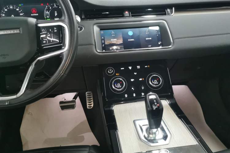 Used Land Rover Range Evoque New Energy 2022 Aurora L P300e Plug-in Hybrid Electric Version Audio And AC Panel
