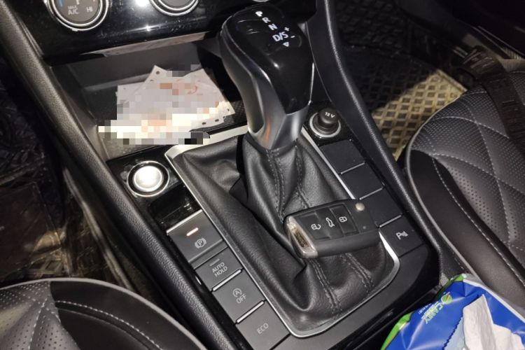 Used Volkswagen Sagitar 2023 280TSI DSG Beyond Lite Edition Gear Lever