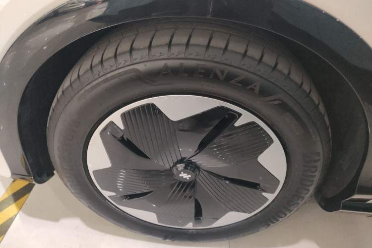 Used IM LS7 2023 90 kWh Elite Rear-Drive Version