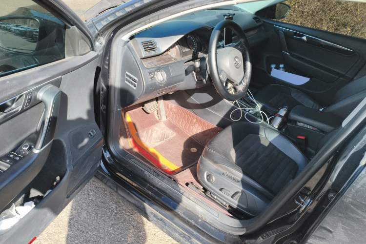 Used Volkswagen Magotan 2012 Facelift 2.0 TSI Prestige Model Driver Seat