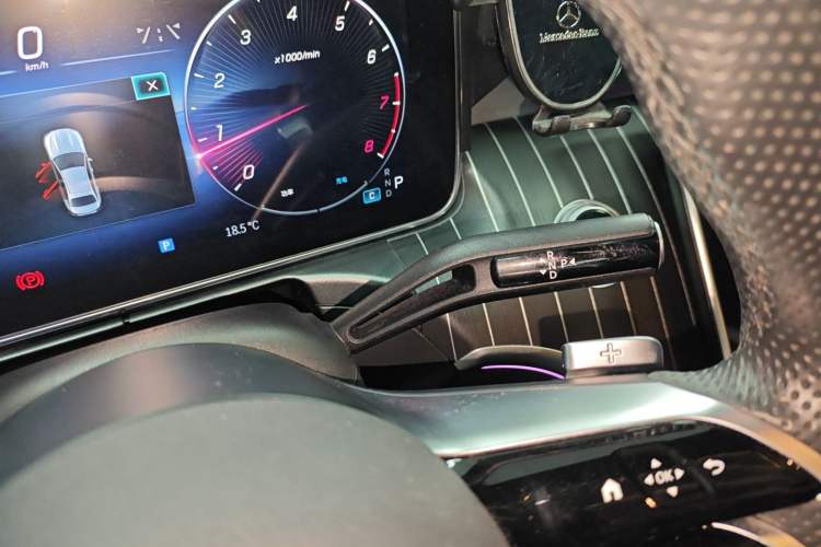 Used Mercedes-Benz C-Class 2024 Facelift C 260 L Night Edition Sport Version Gear Lever