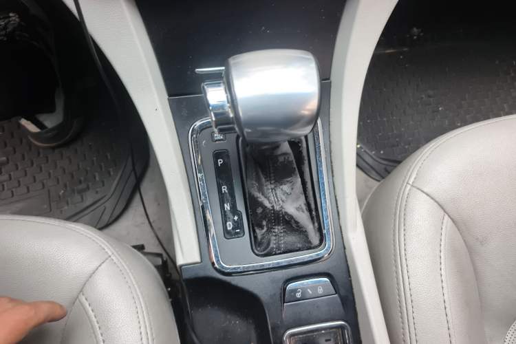 Used Geely Auto Emgrand 2014 Sedan 1.3T CVT Prestige Model Gear Lever