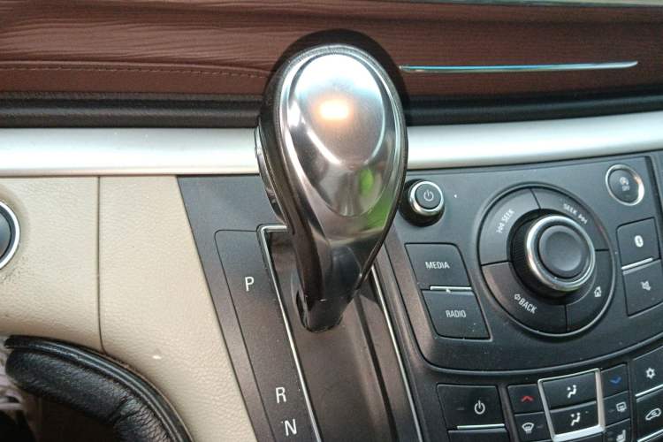 Used Buick GL8 2017 25S Prestige Version China V Standard Gear Lever