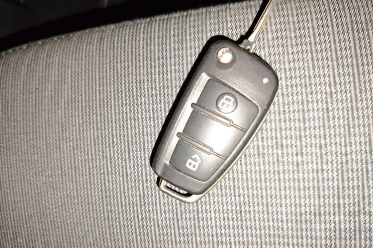 Used JAC Group T6 2020 2.0T Diesel Two-Wheel-Drive Elite Version Long Wheelbase China VI Emission Standard HFC4DB2-2E