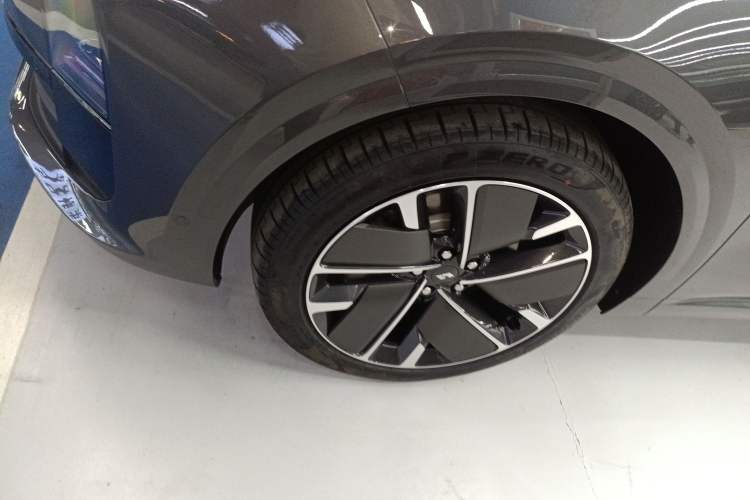 Used Li Auto L6 2025 Pro Smart Refresh Edition Left Front Wheel Hub