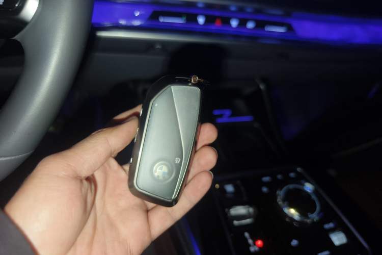 Used BMW 7 Series 2023 740Li Luxury Edition M Sport Package Vehicle Key