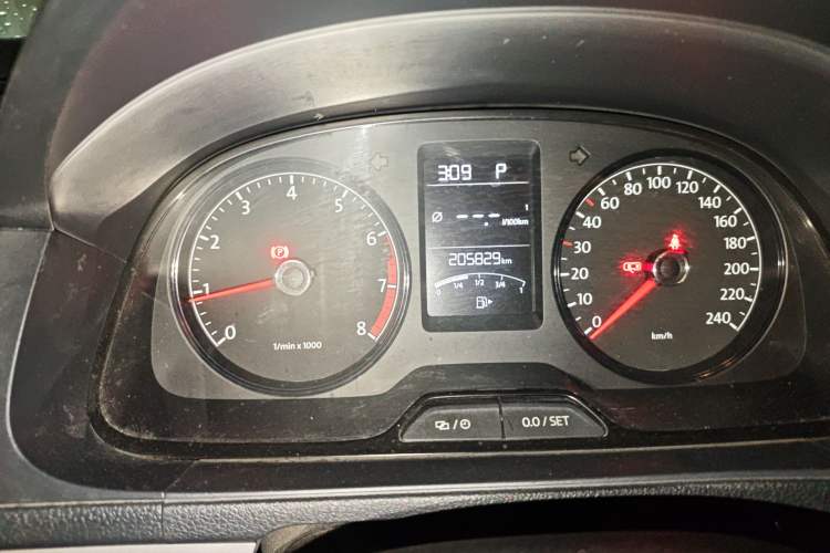 Used Volkswagen Lavida 2013 Revised Classic 1.6L Automatic Fashion Edition Instrument Cluster