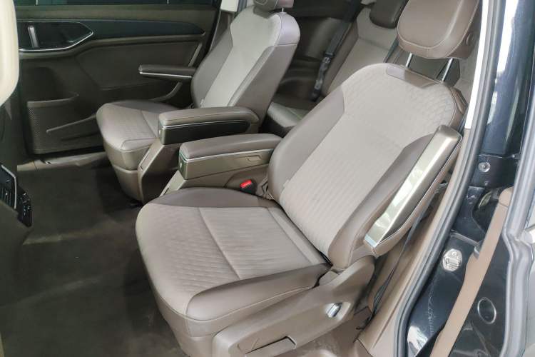 Used Volkswagen Viloran 2024 330TSI Business Edition Left Rear Seat