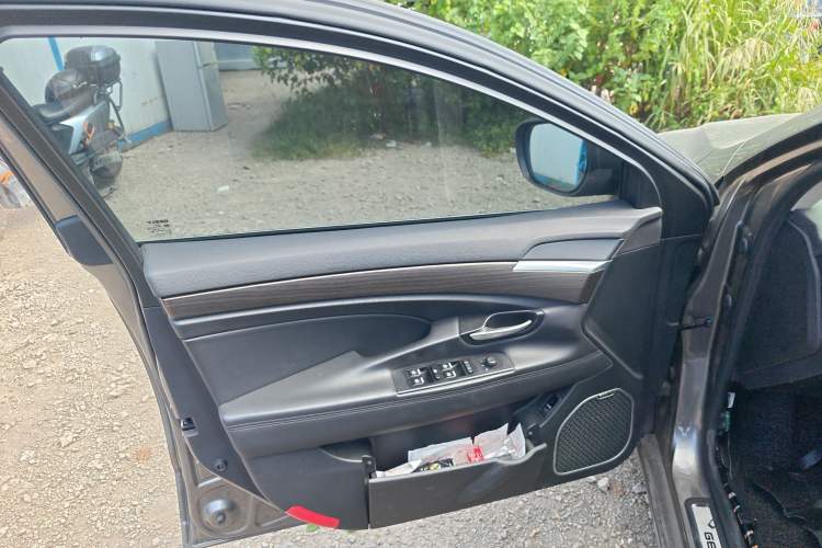 Used Geely Auto Emgrand GT 2017 2.4L Luxury Model Interior 7