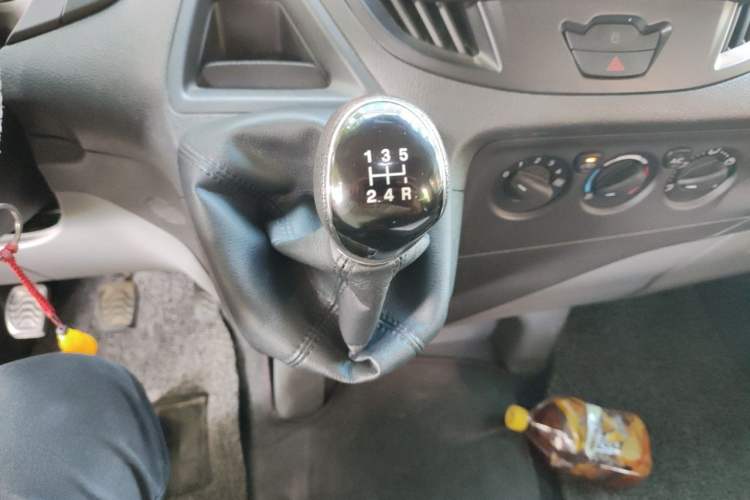 Used Ford Transit 2019 2.0T Diesel Multi-Purpose Commercial Vehicle Mid-Drive Mid-Roof 6-Seater China VI Standard