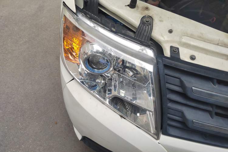 Used Dongfeng Yufeng 2018 2.3T Logistics Vehicle A100 Luxury Edition Short Wheelbase Mid-Roof Design 5–9 Seater
