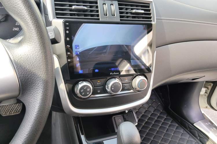 Used Nissan Tiida 2016 1.6L CVT Cool Dynamic Edition