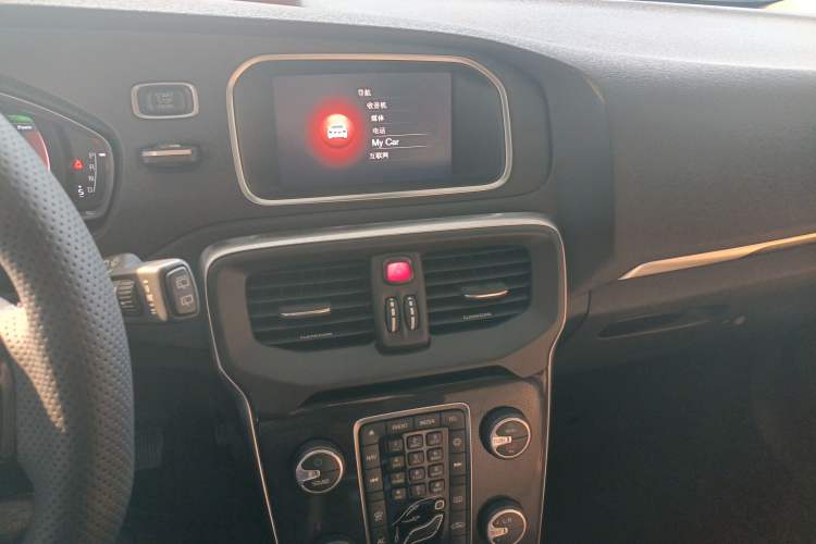 Used Volvo V40 2017 T3 Zhiyi Edition
