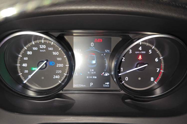 Used Land Rover Discovery Sport 2019 240 PS SE Version China VI Standard Instrument Cluster