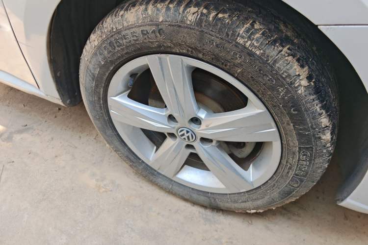 Used Volkswagen Lavida 2017 1.6L Manual Fashion Edition
