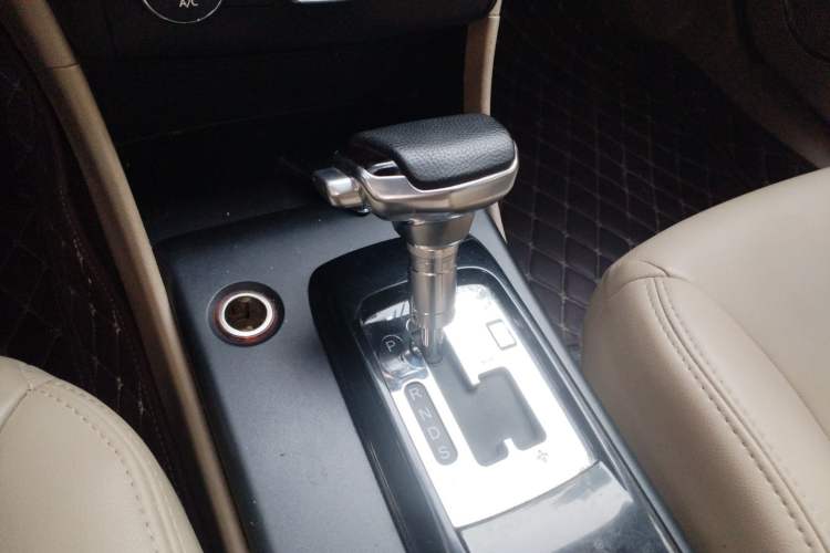 Used Bestune B50 2013 1.6L automatic luxury version Gear Lever