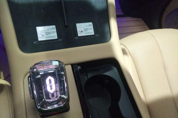 Used Hima AITO M7 2022 1.5T Four-Wheel Drive Luxury Edition Gear Lever