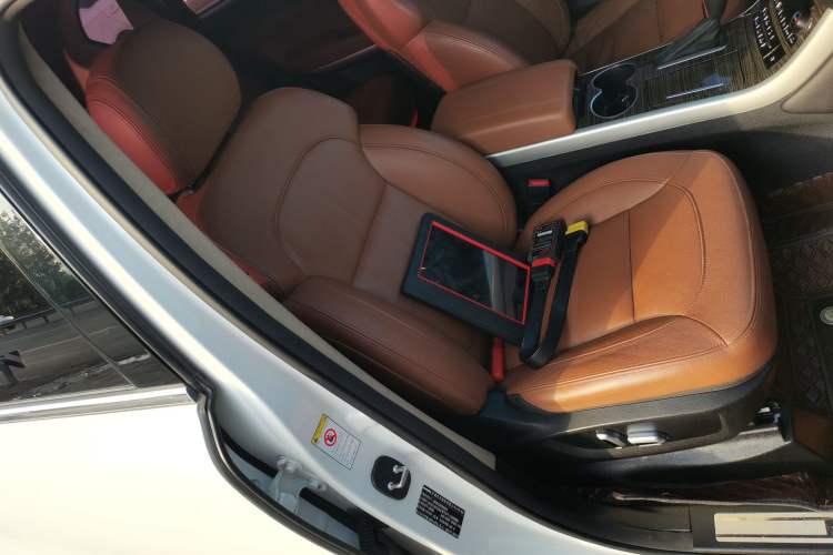 Used Haval H8 2015 2.0T Two-Wheel-Drive Luxury Version