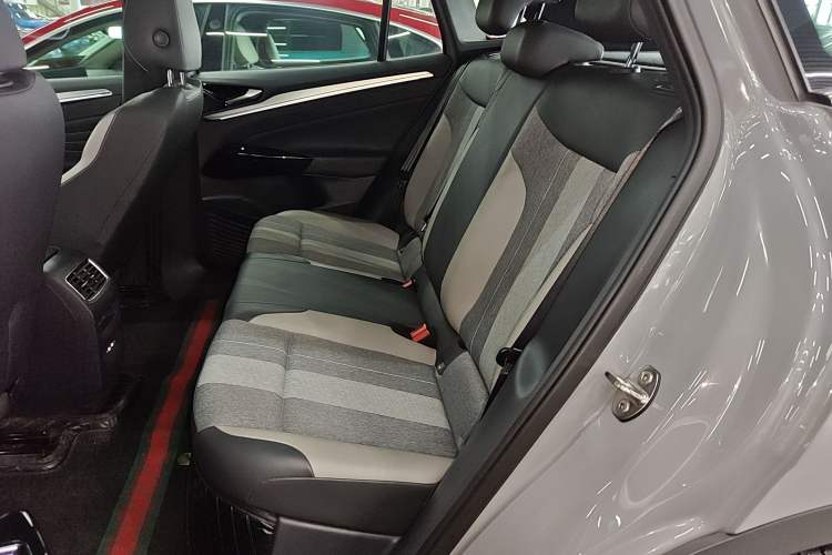 Used Volkswagen ID.4 CROZZ 2025 Pure Edition Left Rear Seat