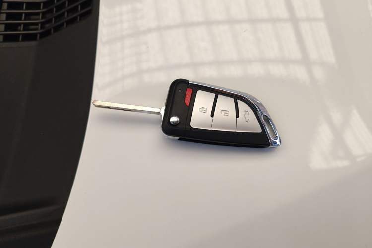 Used Chevrolet Aveo Sonic 2014 Hatchback 1.4SL AT Fashion Edition
