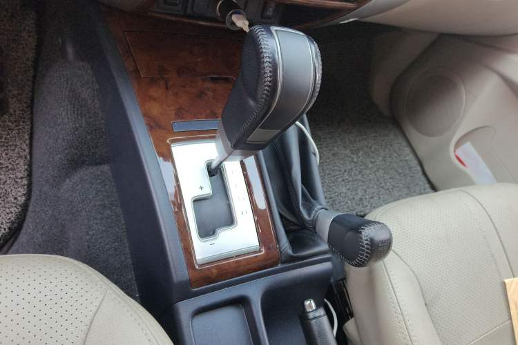 Used Mitsubishi Pajero Sport 2013 3.0L Automatic 4x4 Flagship Edition Gear Lever