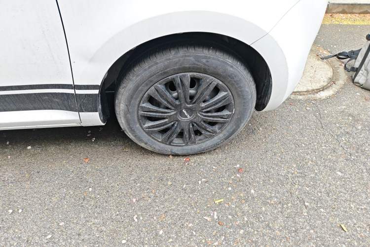 Used CHANGAN NEVO Lumin 2022 155 km – Refreshingly Sweet Edition Right Front Wheel Hub