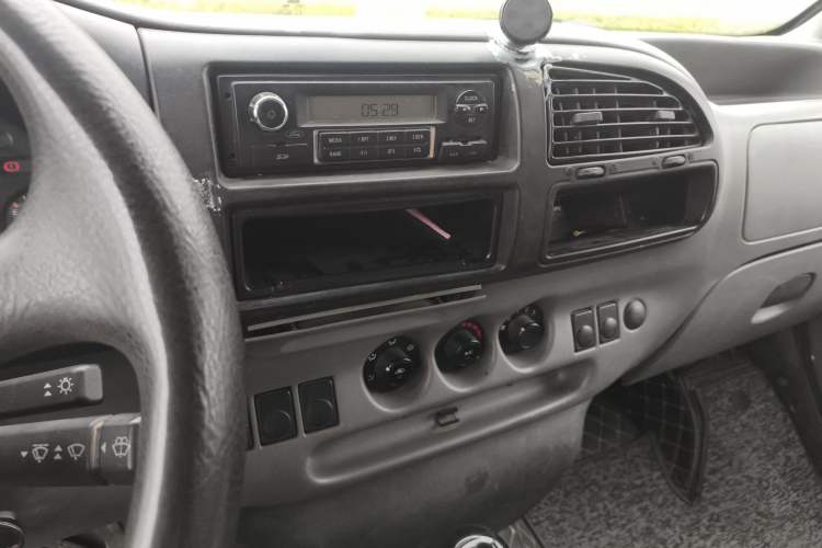 Used Ford Classic Transit 2015 2.8T Diesel Multi-Function Vehicle Short Wheelbase 6-Seater Mid-Roof Edition JX493ZLQ4
