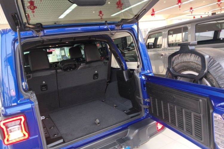 Used Jeep Wrangler 2019 2.0T Sahara Four-Door Brilliant Top Version China VI Emission Standard