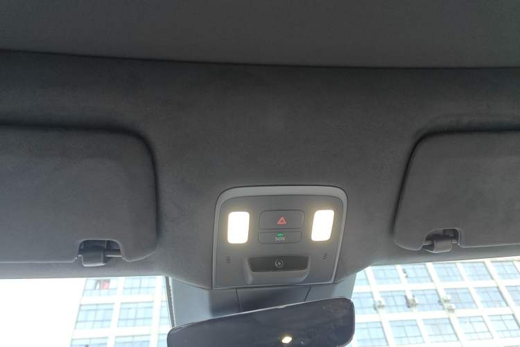 Used ONVO Luxeed L90 2025 Model—Ultra Six-Seater Version Headliner