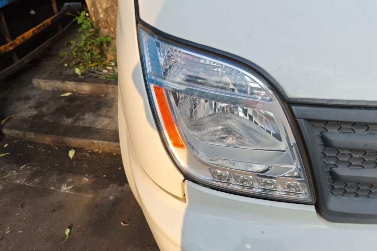 Used SAIC MAXUS Xintu V80 2023 2.0T Manual Classic Aoyuntong Long Wheelbase Ultra-Low Roof 6/7/8/9-Seater