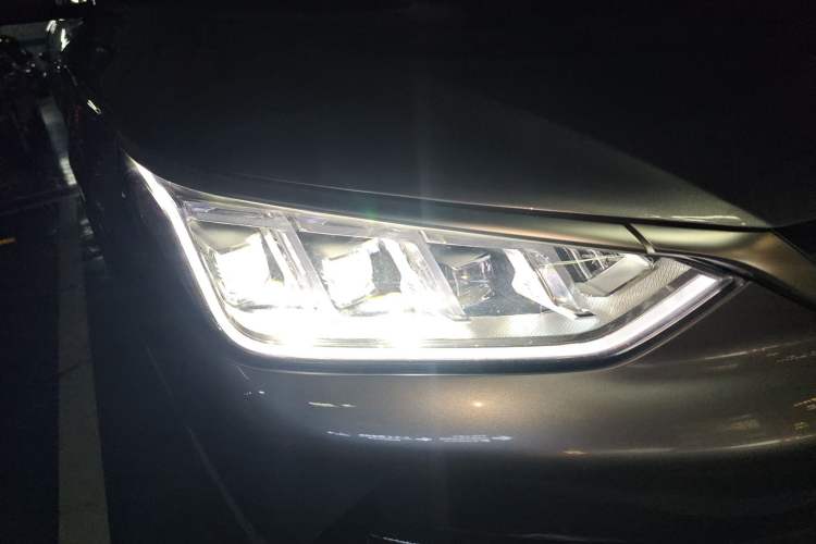 Used BYD Song PLUS New Energy 2021 EV Deluxe Model Right Front Headlight