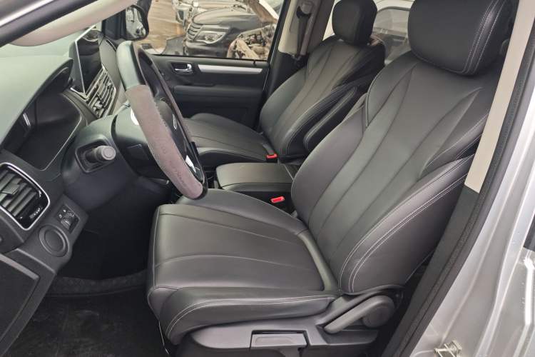 Used SAIC MAXUS G10 2024 2.0L Manual Multi-Function Travel Version CNG 7-Seater