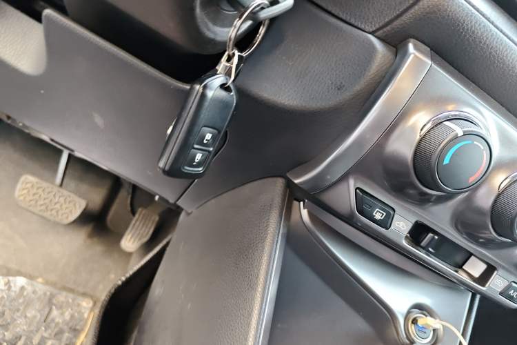 Used Toyota YARiS L Zhi Xuan 2015 1.5E Automatic Charm Edition
