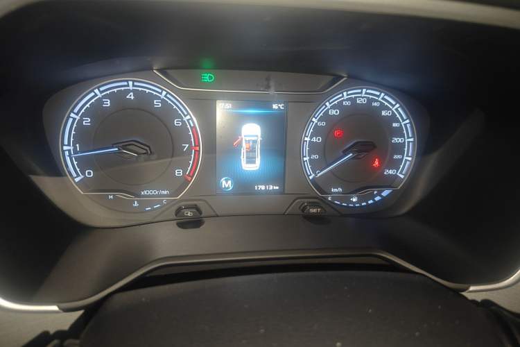 Used Geely Auto Vision X6 2020 1.4T Manual Luxury Model Odometer Close Up