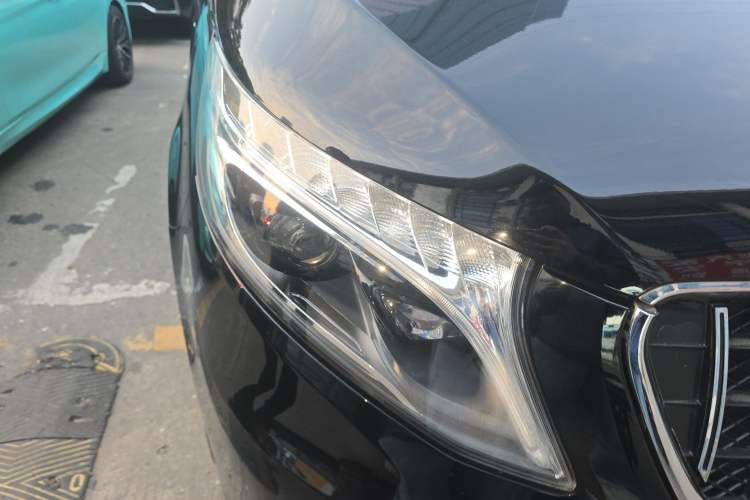 Used Mercedes-Benz Vito 2018 2.0T Elite Version 7 Seats China VI Emission Standard Right Front Headlight