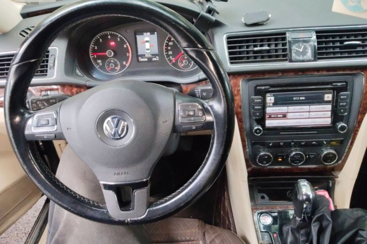 Used Volkswagen Passat 2013 1.8TSI DSG Prestige Edition Audio And AC Panel