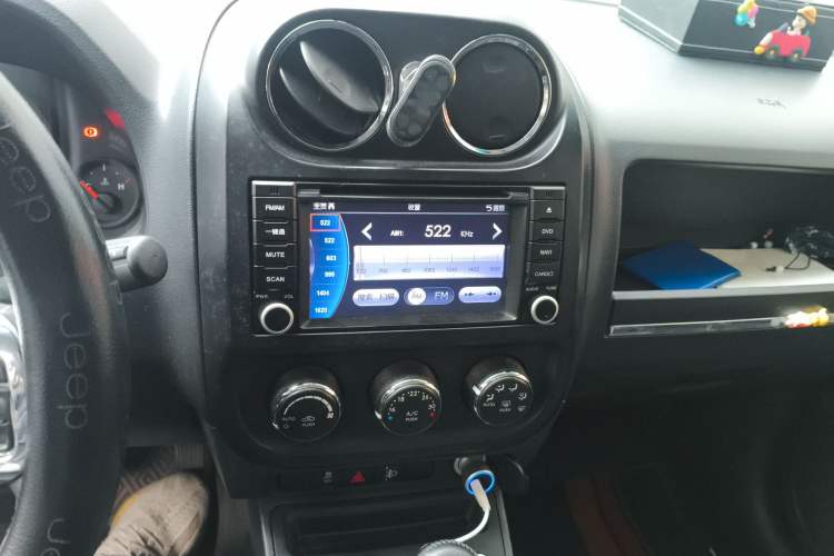 Used Jeep Compass 2012 2.4L four-wheel-drive sport version
