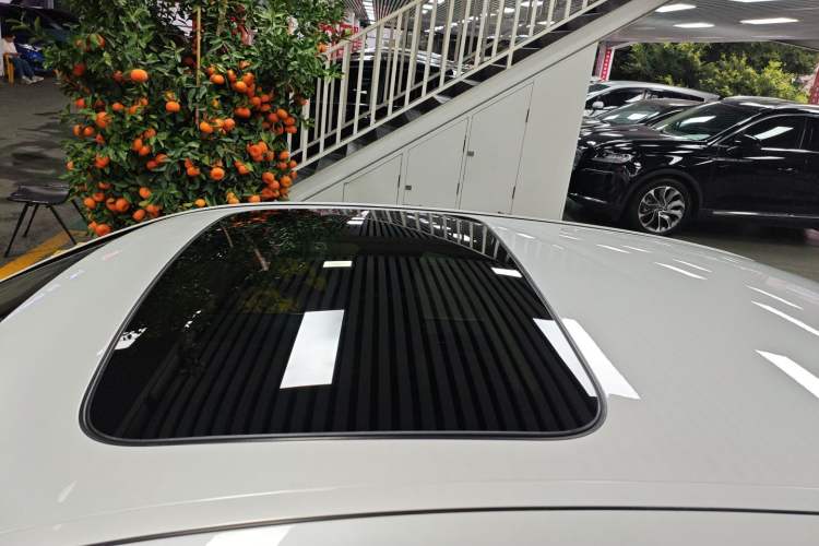 Used BMW 5 Series 2014 528Li Leading Model