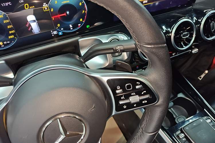 Used Mercedes-Benz GLB 2023 GLB 200 Dynamic Edition Gear Lever