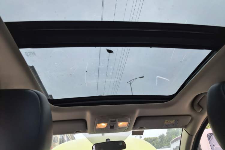 Used Suzuki S-Cross 2014 1.6L CVT Two-Wheel Drive Elite Version
