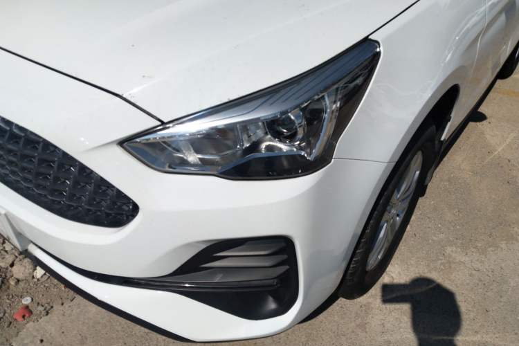 Used Haval M6 2019 1.5T DCT Two-Wheel Drive Value Edition China VI Standard Left Front Headlight