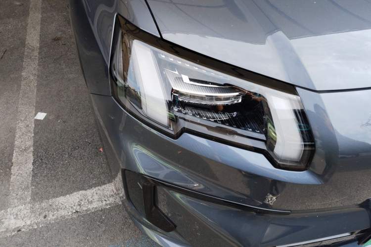 Used AION V 2024 Aion Tyrannosaurus 650 LiDAR Edition Right Front Headlight