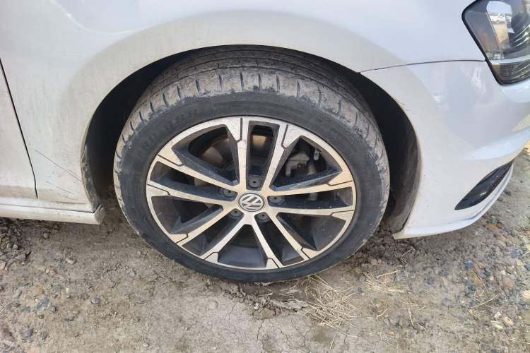 Used Volkswagen Golf 2016 1.4TSI Automatic R-Line Right Front Wheel Hub