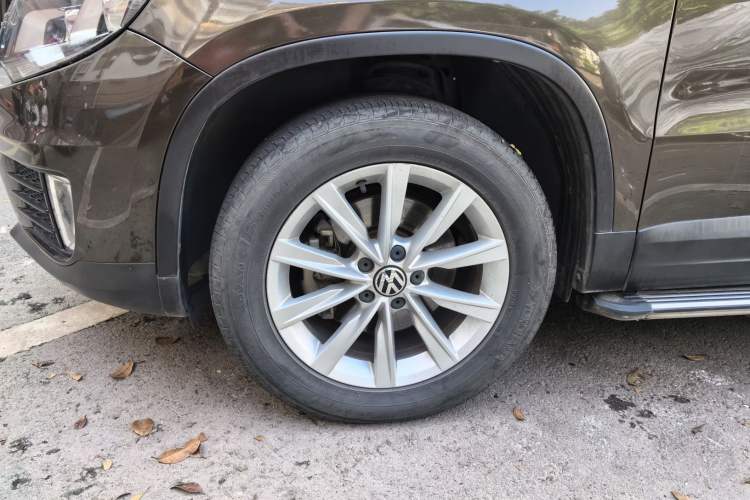 Used Volkswagen Tiguan 2016 280TSI Automatic Two-Wheel Drive Silk Road Comfort Edition Left Front Wheel Hub