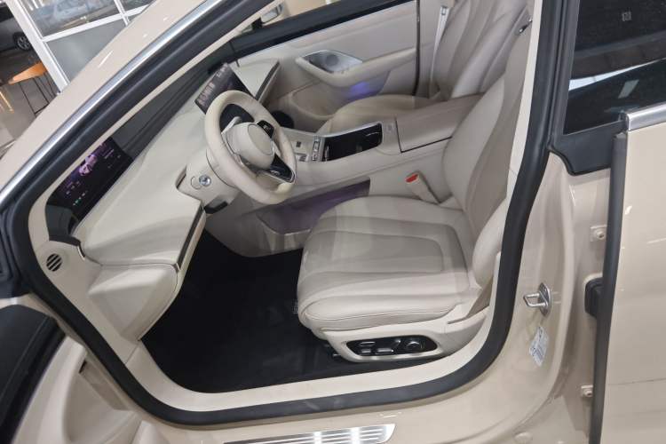 Used Hima Luxeed S7 2025 855 km Max