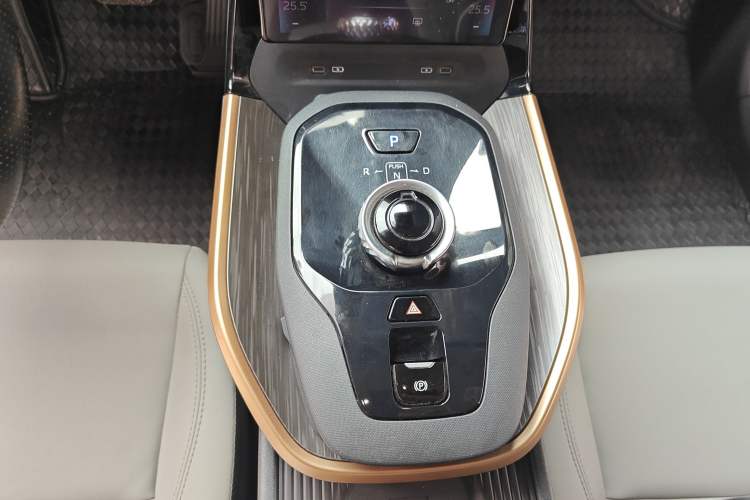 Used Toyota bZ3 2024 517 km Elite PRO Gear Lever