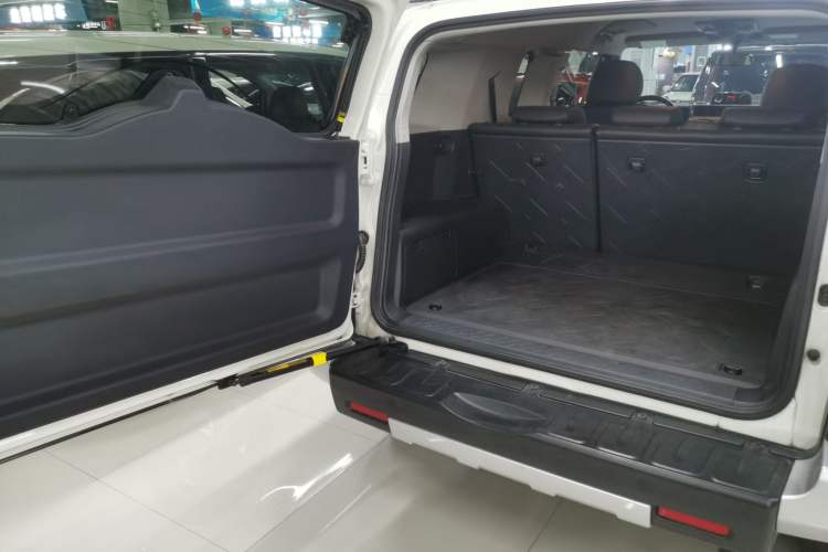 Used Toyota FJ Cruiser 2022 4.0L GX-R Dual Fuel JBL Middle East
