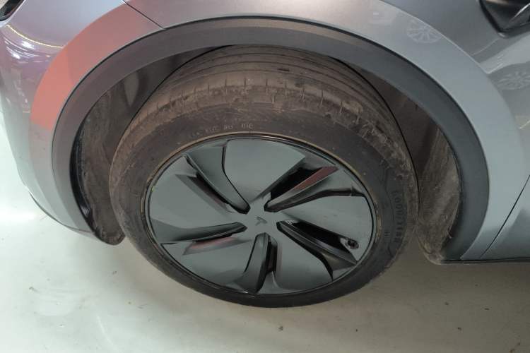 Used Tesla Model Y 2025 Rear-Wheel-Drive Version
