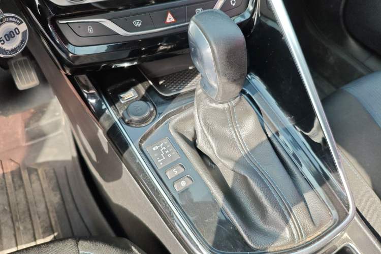 Used Peugeot 308 2019 1.6L Automatic Luxury Version China V Standard Gear Lever